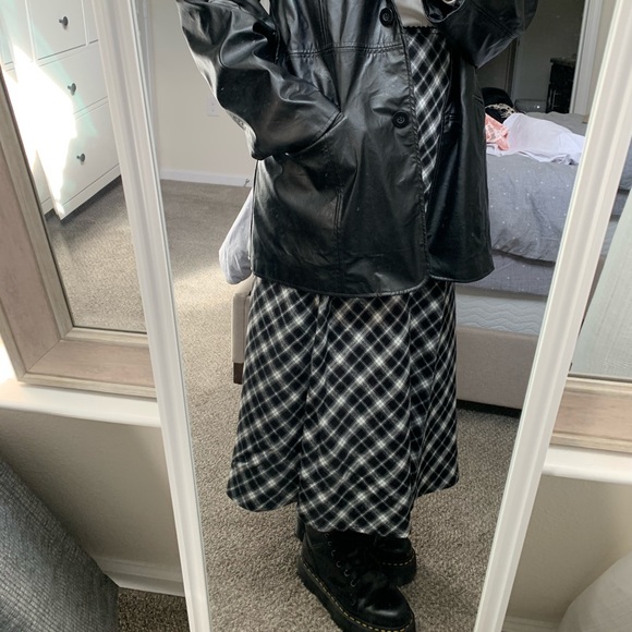 ❌SOLD❌ gingham Black/White Skirt with Elastic Band - Picture 3 of 8